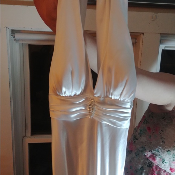 Wedding dress - Picture 1 of 4